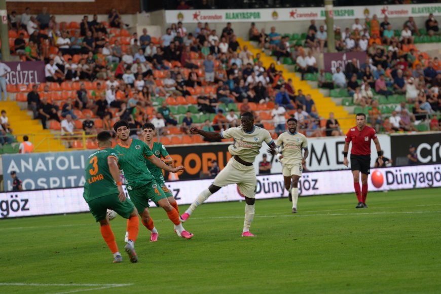 Alanyaspor evinde Erzurumspor FK'yi geçemedi: Oba'da gol sesi çıkmadı