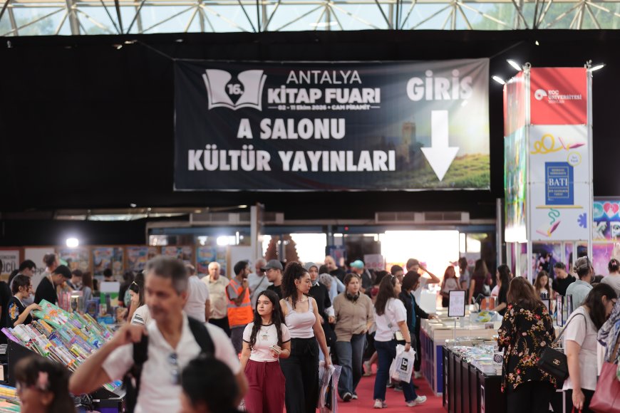 Antalya Kitap Fuarı'nda 67 yazarla imza günü yoğunluğu: Ziyaretçi rekoru bekleniyor