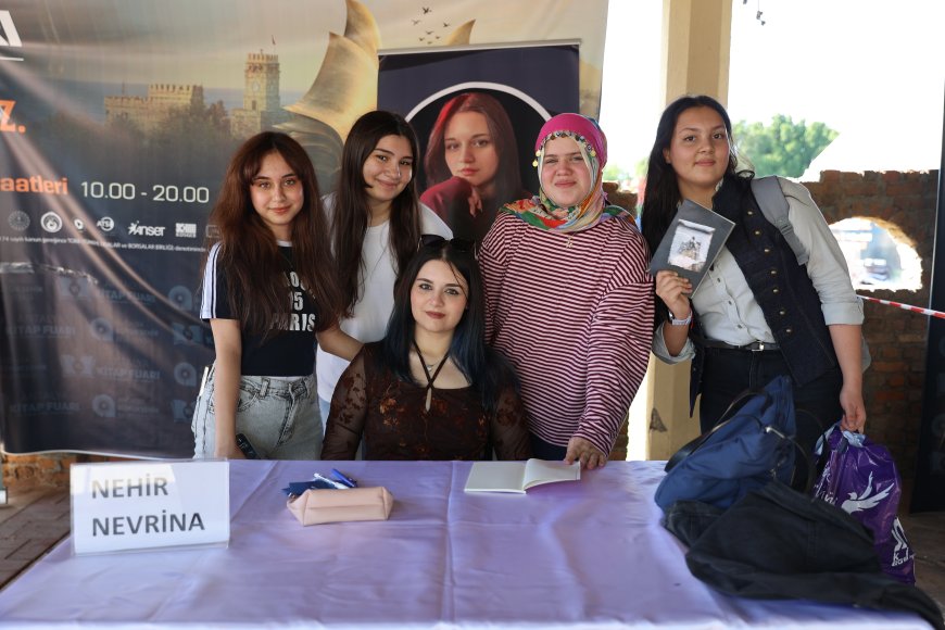 Antalya Kitap Fuarı'nda 67 yazarla imza günü yoğunluğu: Ziyaretçi rekoru bekleniyor
