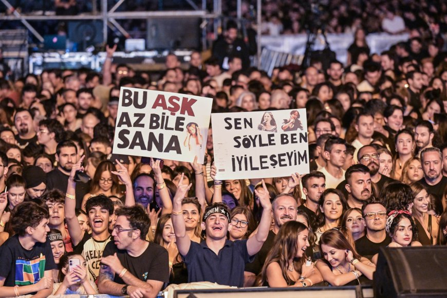 Şebnem Ferah Antalya'yı salladı: Binlerce hayranı şarkılarına hep bir ağızdan eşlik etti