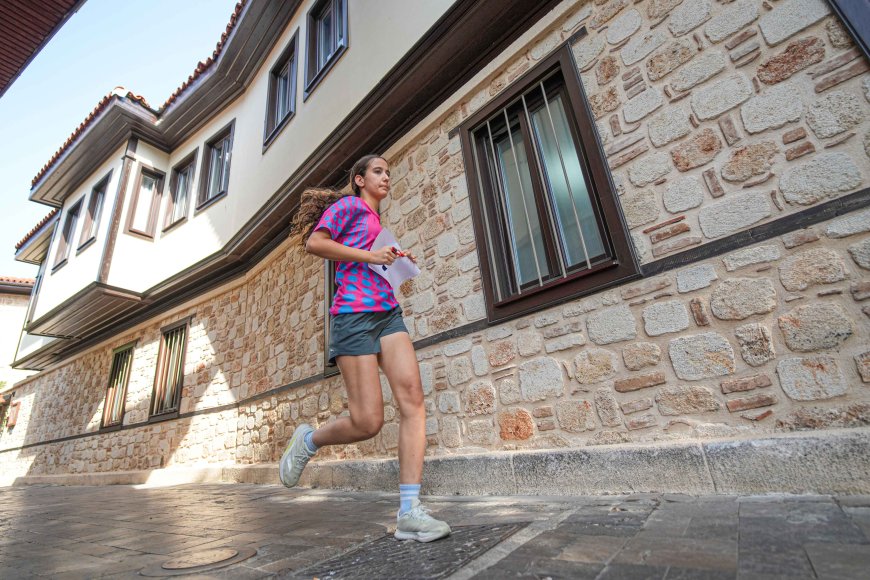 Antalya Kaleiçi'nde 815 kişilik oryantiring heyecanı: 2028'de hedef 15 bin katılımcı