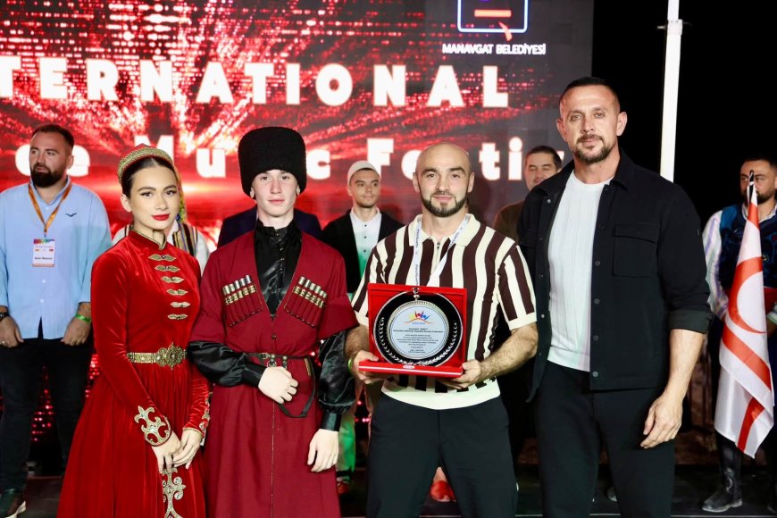 Antalya'da tarihi Side'de kültür şöleni! 10. Uluslararası Halk Dansları Festivali başladı