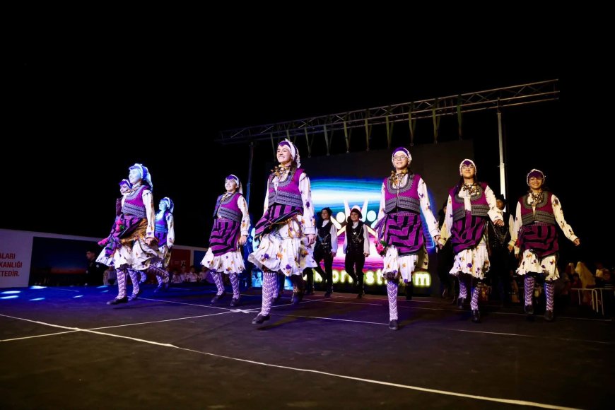 Antalya'da tarihi Side'de kültür şöleni! 10. Uluslararası Halk Dansları Festivali başladı