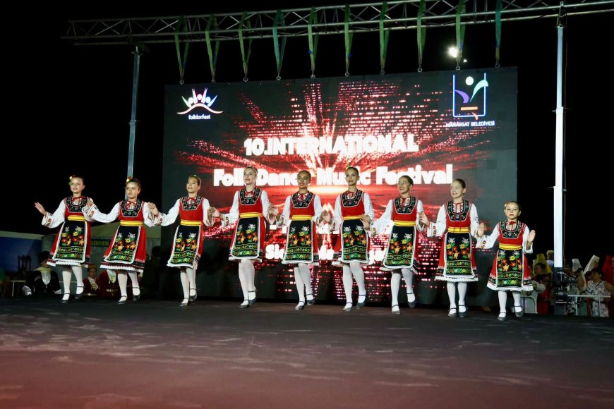Antalya'da tarihi Side'de kültür şöleni! 10. Uluslararası Halk Dansları Festivali başladı
