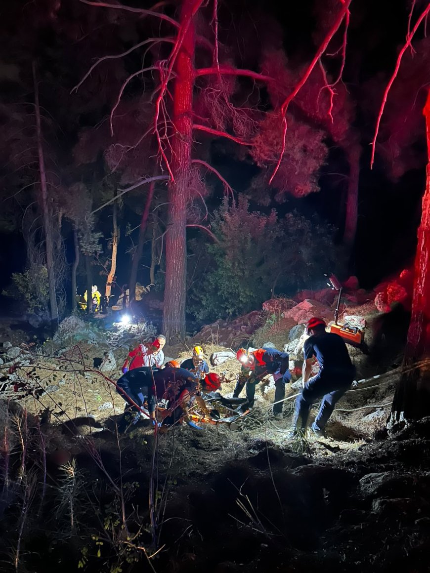 Antalya'da korkunç kaza! Araç 50 metrelik uçuruma yuvarlandı: 2 ölü, 4 yaralı