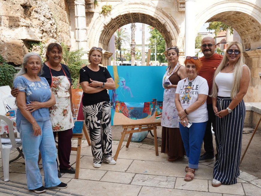 Antalya Kaleiçi'nde 9 yıllık sanat yolculuğu! Muhittin Selamet'in anısı Üçkapılar'da yaşatılıyor