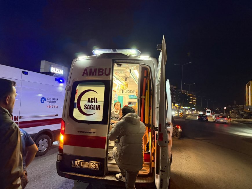Antalya'da feci kaza kamerada! Otomobil alev topuna döndü, sürücü kaçtı iddiası