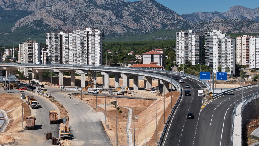 Antalya trafiğinde yeni dönem! Duraliler Köprülü Kavşağı'nda araç geçişleri başladı