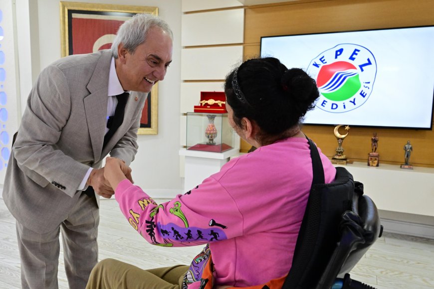 Kepez'de Cemile'nin hayali dakikalar içinde gerçek oldu! Başkan Kocagöz'den anlamlı destek