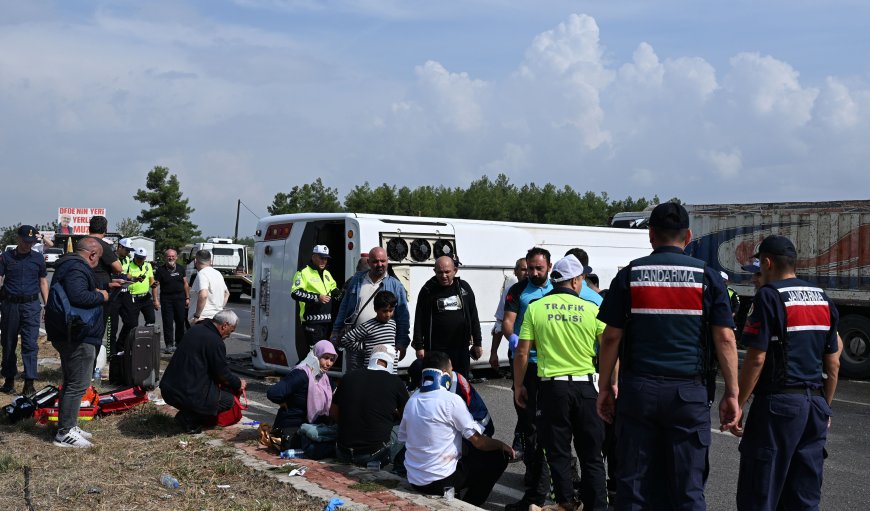 Antalya'da devrilen midibüs kazasında yeni gelişme! Vali Şahin yaralının durumunu açıkladı