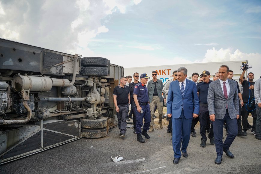 Antalya'da devrilen midibüs kazasında yeni gelişme! Vali Şahin yaralının durumunu açıkladı