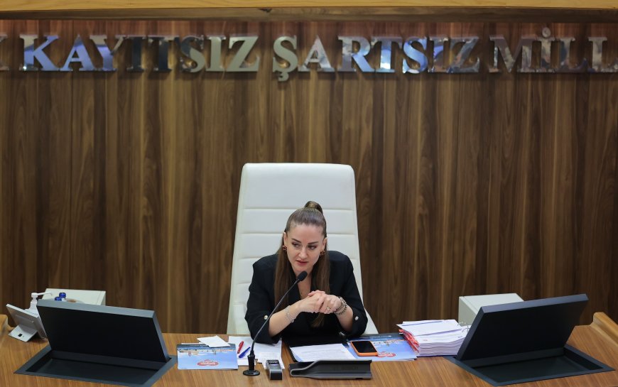 Antalya Büyükşehir Meclisi'nde 'bankamatik memuru' tartışması! 132 gündem maddesi görüşüldü