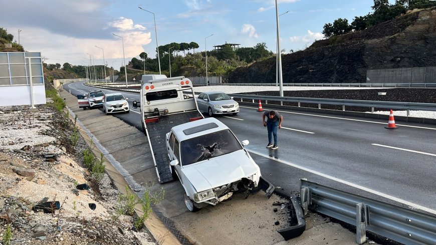 Alanya'da kontrolden çıkan otomobil bariyerlere çarptı! Sürücü yaralandı