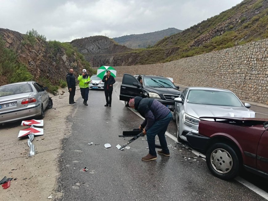 Manavgat'ta karşı şeride geçen otomobil zincirleme kazaya neden oldu: 3 yaralı