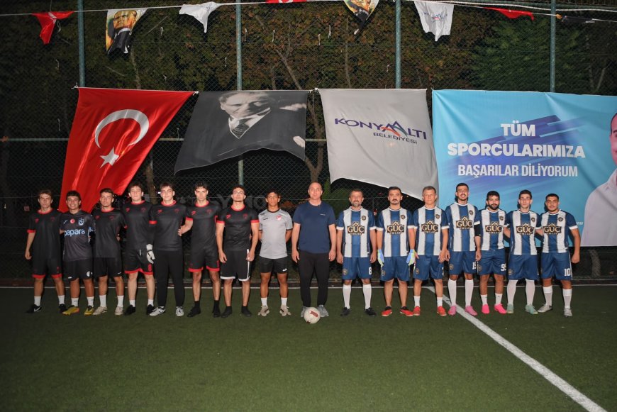 Konyaaltı'nda Cumhuriyet Bayramı coşkusu sahaya taşındı! 13 mahalle futbol turnuvasında buluştu