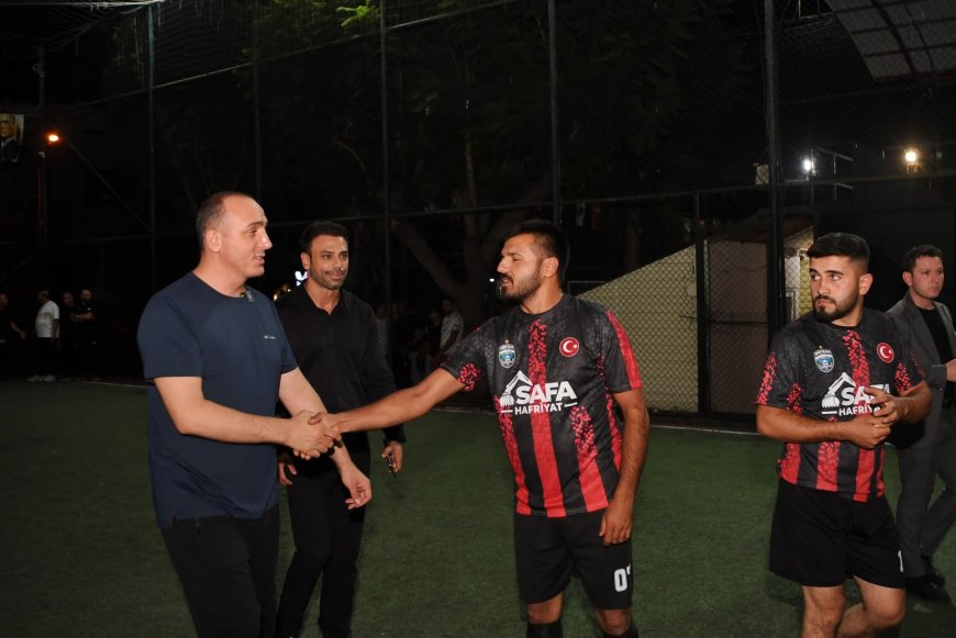 Konyaaltı'nda Cumhuriyet Bayramı coşkusu sahaya taşındı! 13 mahalle futbol turnuvasında buluştu