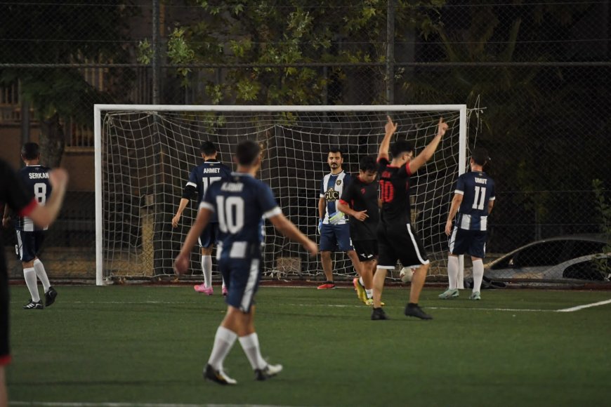Konyaaltı'nda Cumhuriyet Bayramı coşkusu sahaya taşındı! 13 mahalle futbol turnuvasında buluştu
