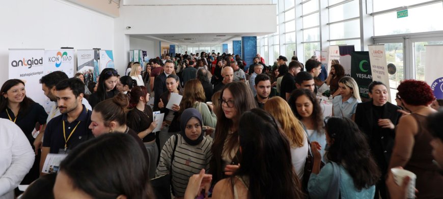 Akdeniz Üniversitesi'nden 6 ayda 472 proje! Antalya'da öğrenciler ve sivil toplum kuruluşları buluştu