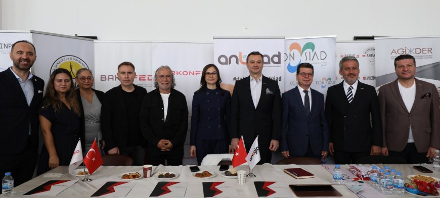 Akdeniz Üniversitesi'nden 6 ayda 472 proje! Antalya'da öğrenciler ve sivil toplum kuruluşları buluştu