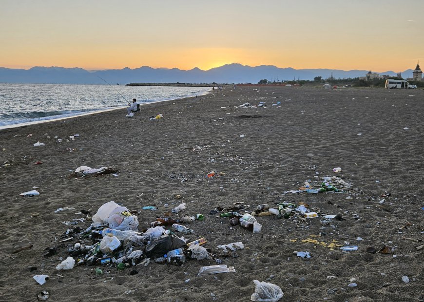 Antalya'da caretta carettaların yuvalama sahili yine çöplüğe döndü! Kumköy'de kirlilik bitmiyor