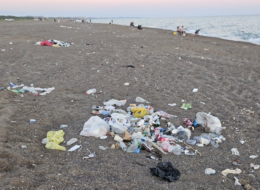 Antalya'da caretta carettaların yuvalama sahili yine çöplüğe döndü! Kumköy'de kirlilik bitmiyor