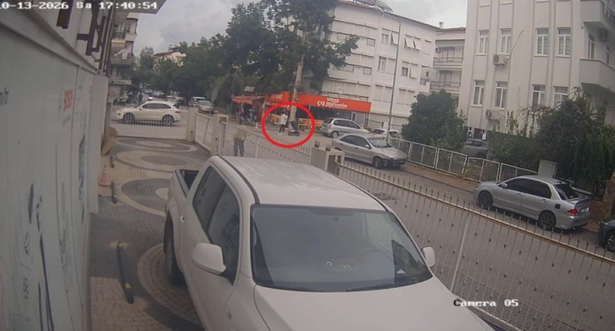 Manavgat'ta faciaya 3 saniye kaldı! Bebek arabalı yaya kurtuldu, ehliyetsiz sürücüye 86 bin TL ceza