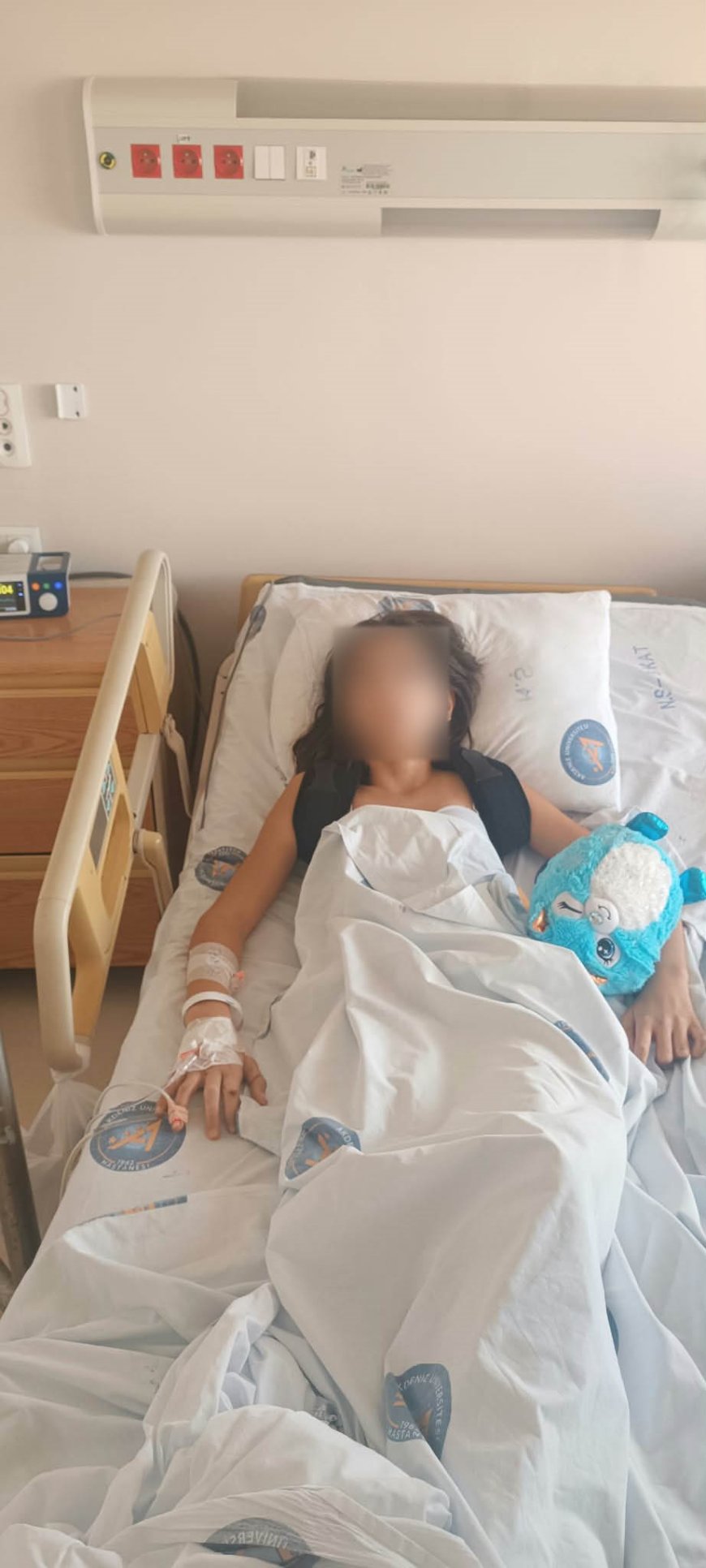 Antalya'da servis aracının çarptığı 13 yaşındaki Yasemin ağır yaralandı! Baba kusur raporuna isyan etti