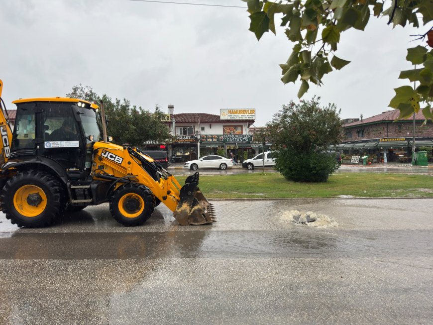 Antalya'da kuvvetli yağış alarmı! Büyükşehir 464 personel ve 347 iş makinesiyle teyakkuzda