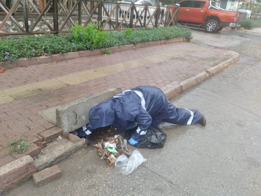 Antalya'da kuvvetli yağış alarmı! Büyükşehir 464 personel ve 347 iş makinesiyle teyakkuzda