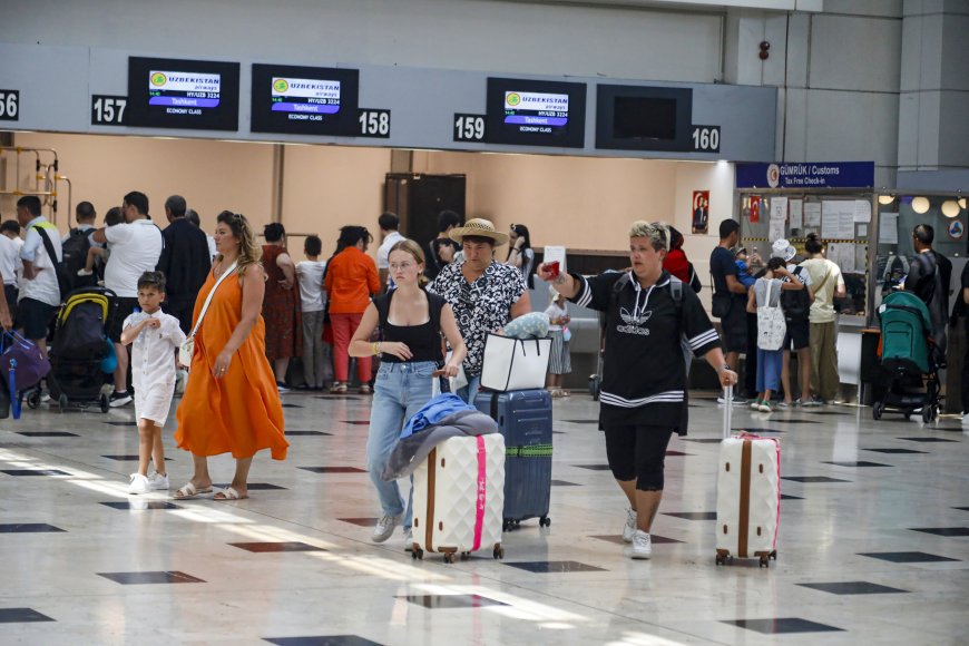 Antalya Havalimanı'nda eylül rekoru gibi yoğunluk! 5 milyon yolcu, 29 bine yakın uçuş