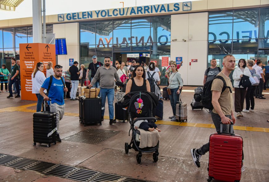 Antalya Havalimanı'nda eylül rekoru gibi yoğunluk! 5 milyon yolcu, 29 bine yakın uçuş