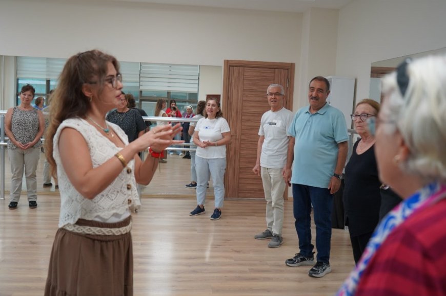 Antalya Konyaaltı'nda Alzheimer'a karşı sanat seferberliği! 55 yaş üstü vatandaşlar bilimsel projede buluştu