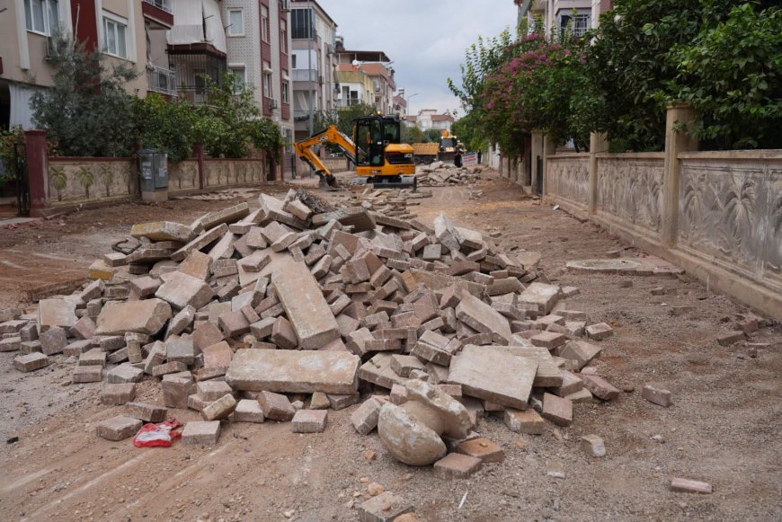 Antalya Kepez'de 5 sokak yenileniyor! 10 bin metrekare parke taşı ve 6 bin metre bordür döşeniyor