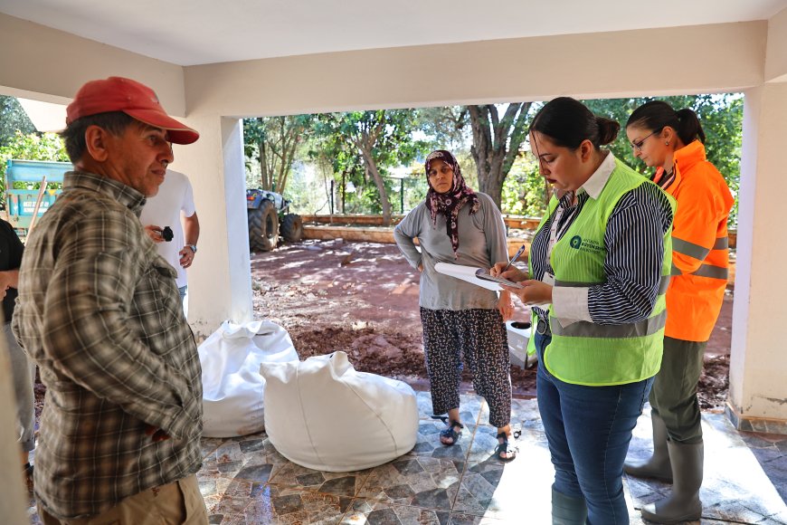 Antalya Demre'de selin bilançosu ağırlaşıyor! Seralar sular altında, Büyükşehir ekipleri sahada