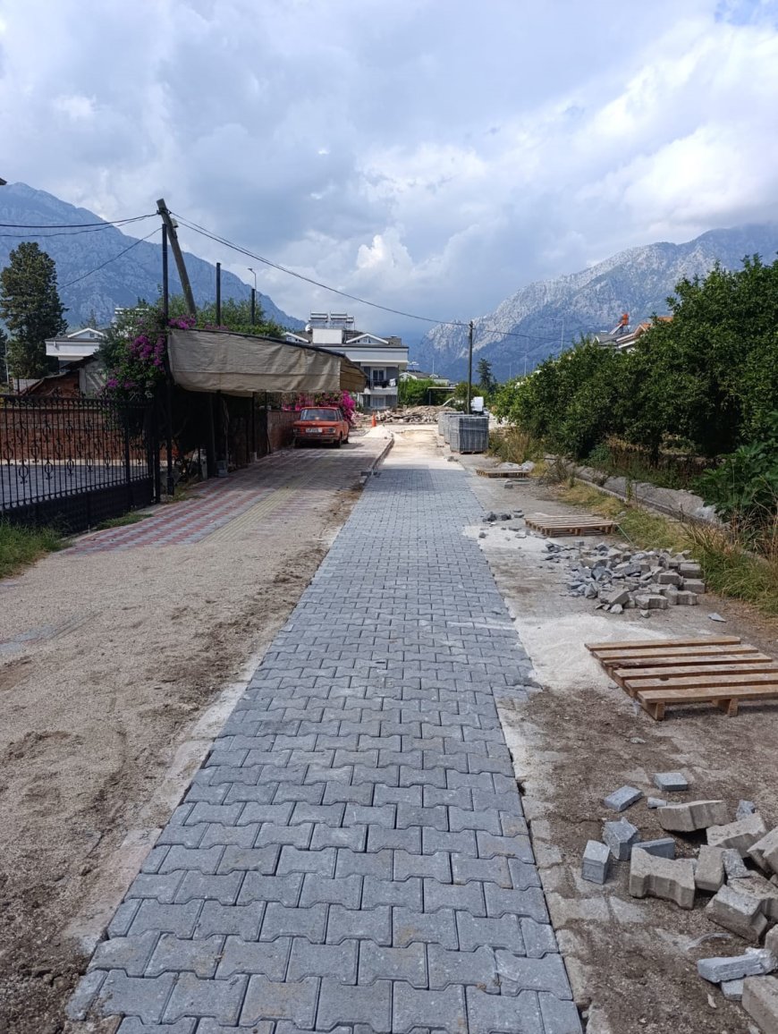 Antalya Kemer'de kış öncesi yoğun çalışma! Yollar onarılıyor, dere geçişleri ve mazgallar temizleniyor
