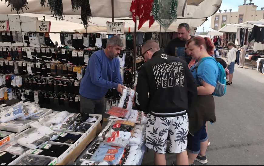 Antalya Serik'te cuma pazarına turist akını! Esnaf Almanca pazarlık yaptı