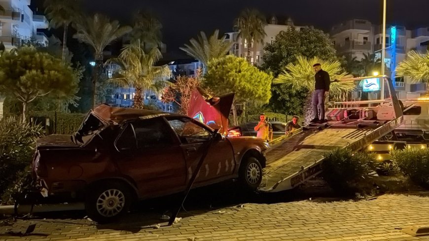 Alanya'da D-400'de feci kaza! Otomobil takla attı, 1'i ağır 2 yaralı