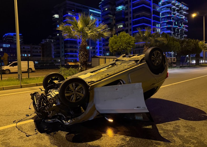 Alanya'da D-400'de feci kaza! Otomobil takla attı, 1'i ağır 2 yaralı