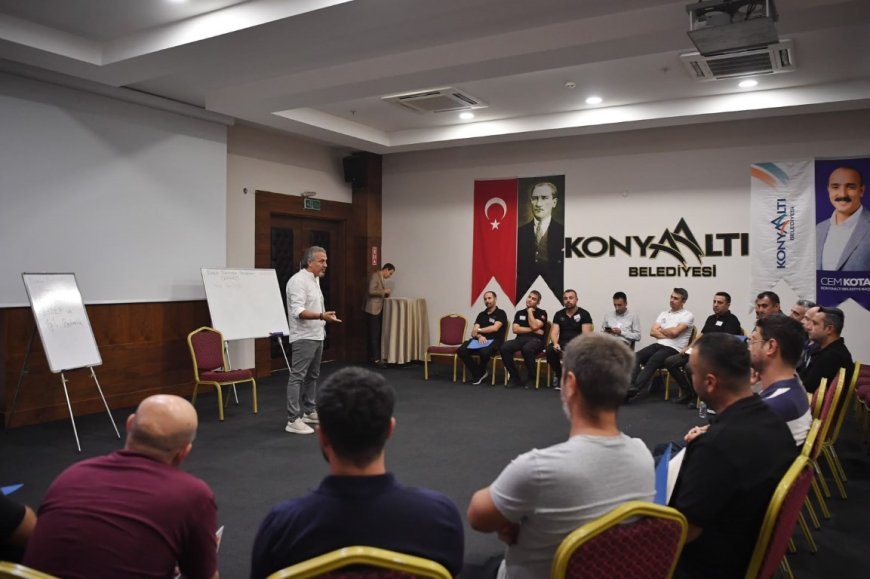 Konyaaltı'nda babalara özel eğitim başladı! Başkan Cem Kotan ilk derse katıldı