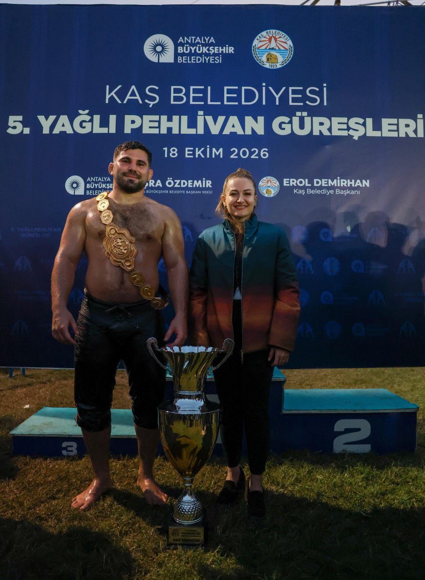Kaş Yağlı Güreşleri'nde Erkan Taş şampiyon oldu! Kadın muhtarlar er meydanında buluştu