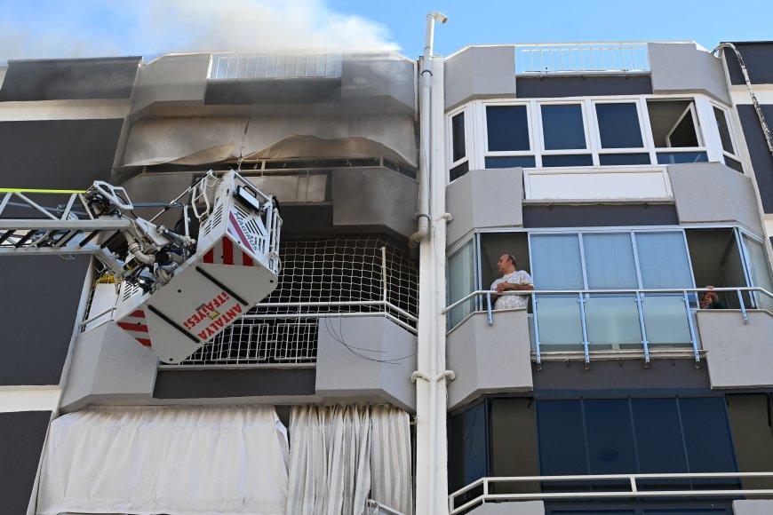 Antalya'da 6 katlı apartmanda korkutan yangın! 5'inci kattaki daire alevlere teslim oldu