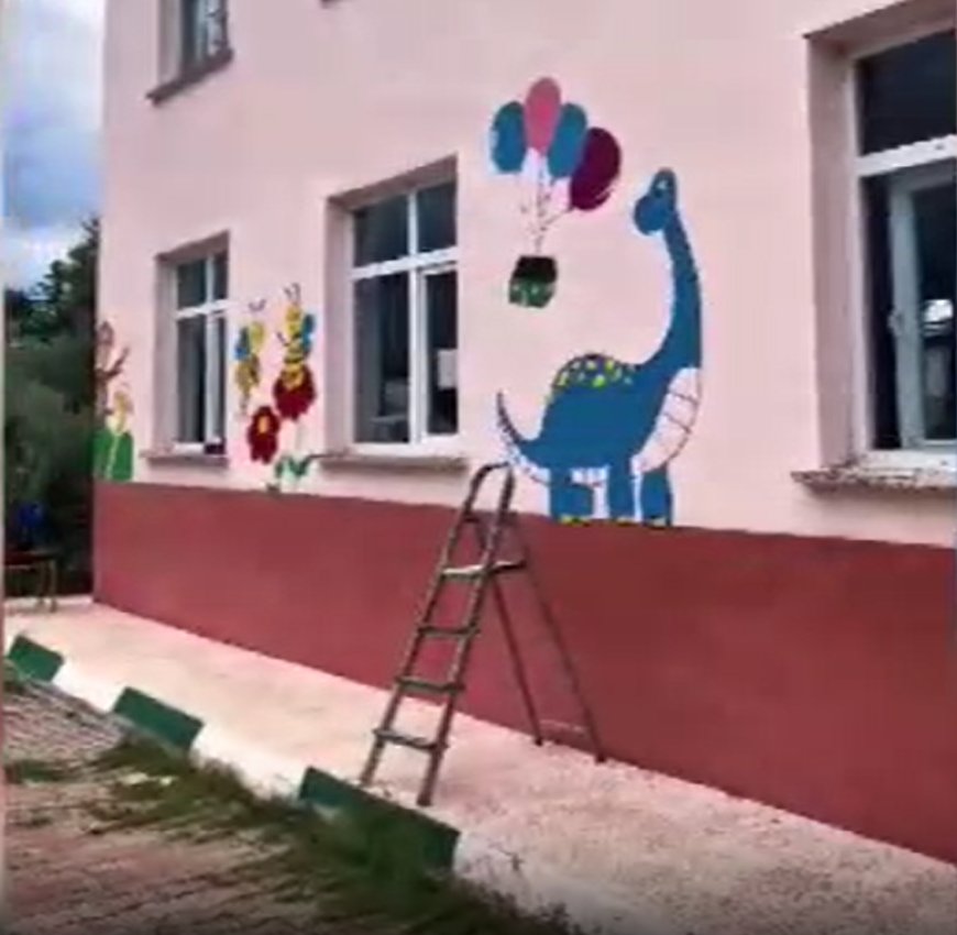 Serik'te gönüllü gençlerden örnek proje! Köy okullarının duvarları renkleniyor