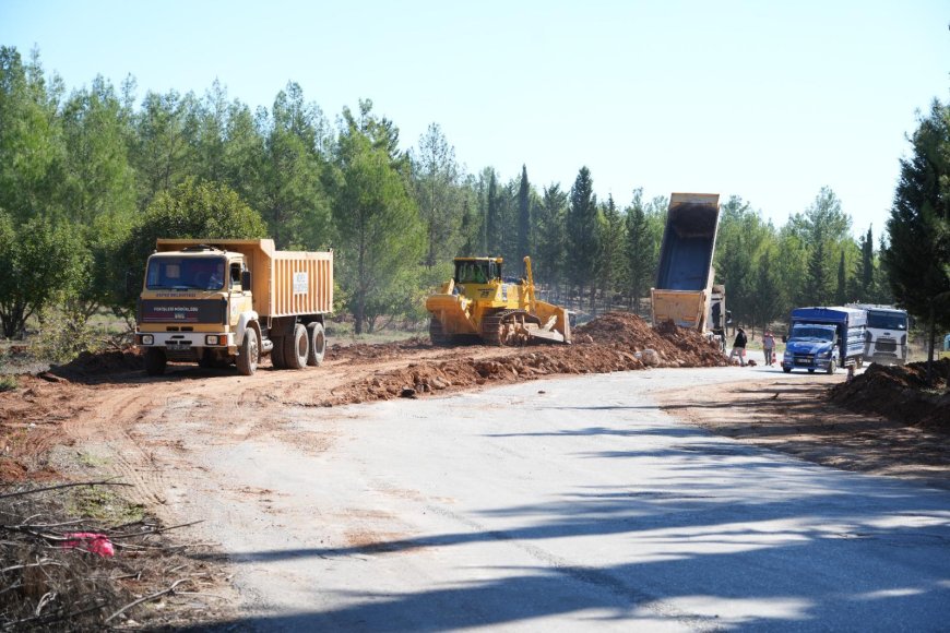 Kepez'de tehlikeli virajlara müdahale! Aktoprak'ta 200 metrelik yol yenileniyor