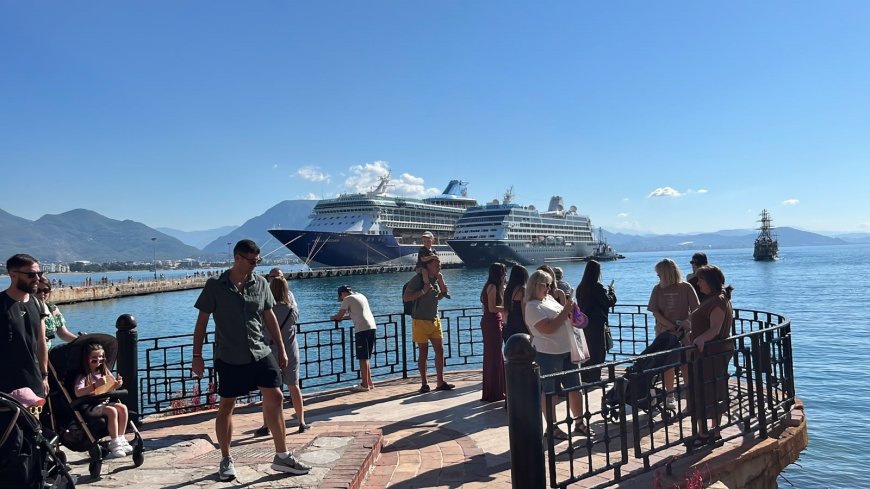Alanya'ya kruvaziyer akını! İki dev gemiyle 2 bin 400 turist geldi
