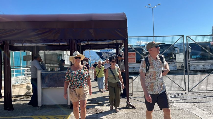 Alanya'ya kruvaziyer akını! İki dev gemiyle 2 bin 400 turist geldi