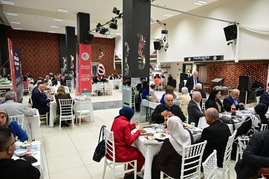 Kepez'de 68 mahalle muhtarı aynı sofrada buluştu! Başkan Kocagöz'den önemli mesajlar
