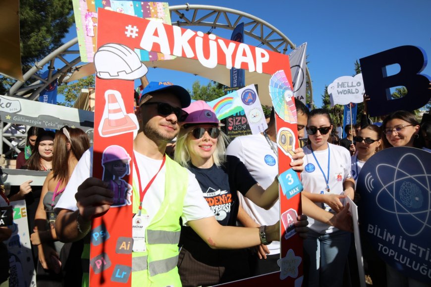 Akdeniz Üniversitesi'nde 142 öğrenci topluluğu buluştu! TEKNOFEST şampiyonlarına ödül
