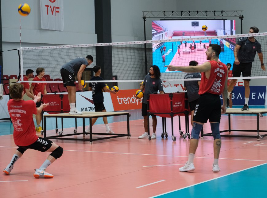 Alanya Belediyespor'da İstanbul Gençlik Spor mesaisi başladı! İlk iç saha maçı 24 Ekim'de