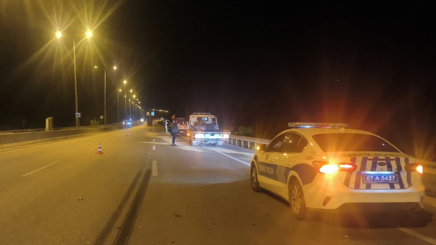 Antalya'da iki motosiklet çarpıştı! 200 metre sürüklendi, 2 kişi yaralandı