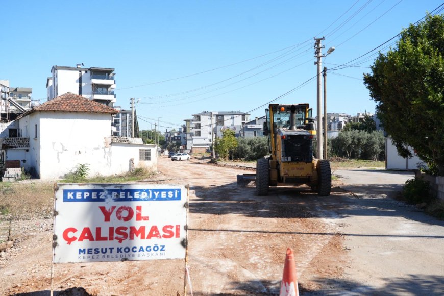 Kepez'de Altınova Orta Mahallesi'nin yolları yenileniyor: 10 sokakta çalışma